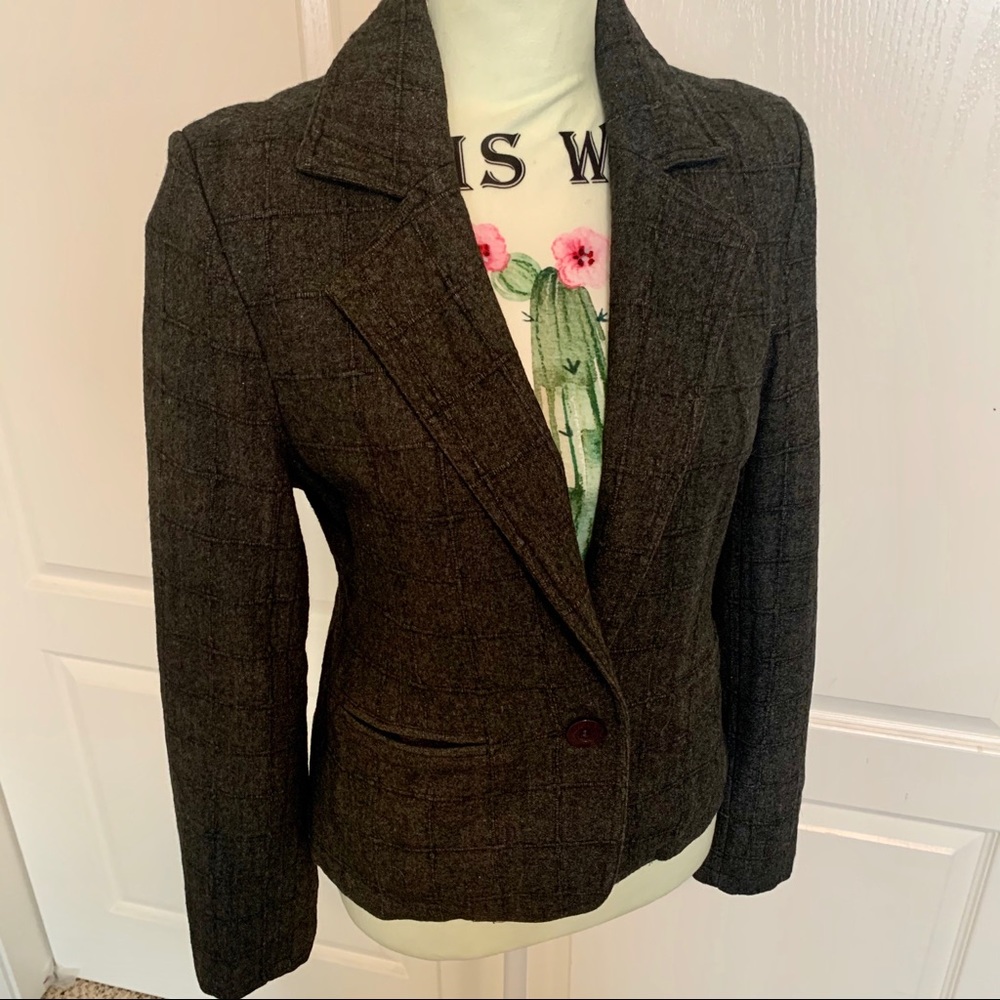 Dark gray women’s suit ( jacket and skirt)